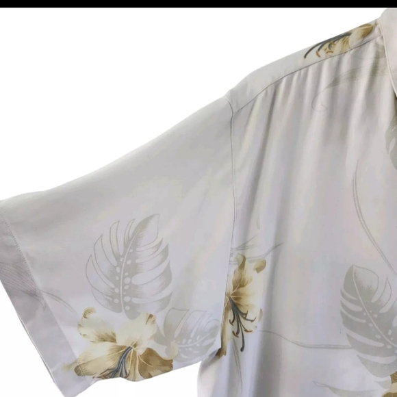 Tommy Bahama Button Silk Shirt Top Cream Tan Palms Flowers Hawaiian Camp - Picture 5 of 7